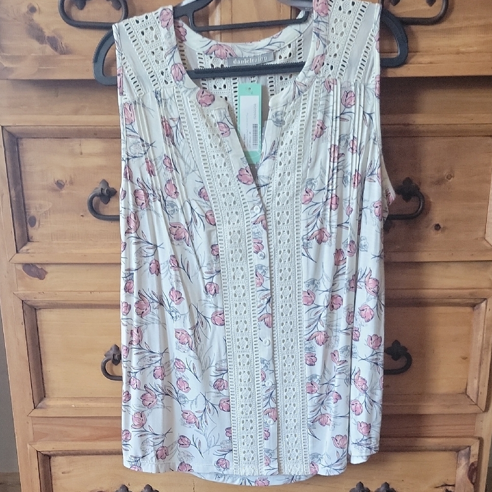 Daniel Rainn Pink and Red Sleeveless Pleated Blouse